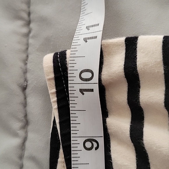 Old Navy Girl's Stripe Leggings - Picture 9 of 10
